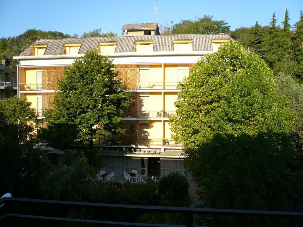 Tabiano Terme Albergo Ariston מראה חיצוני תמונה