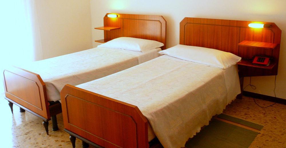Tabiano Terme Albergo Ariston מראה חיצוני תמונה