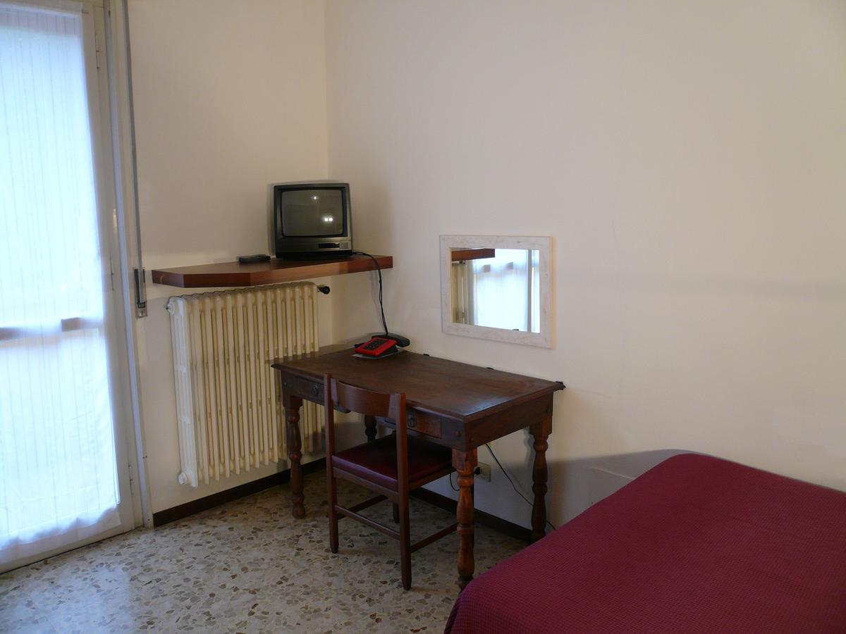 Tabiano Terme Albergo Ariston מראה חיצוני תמונה