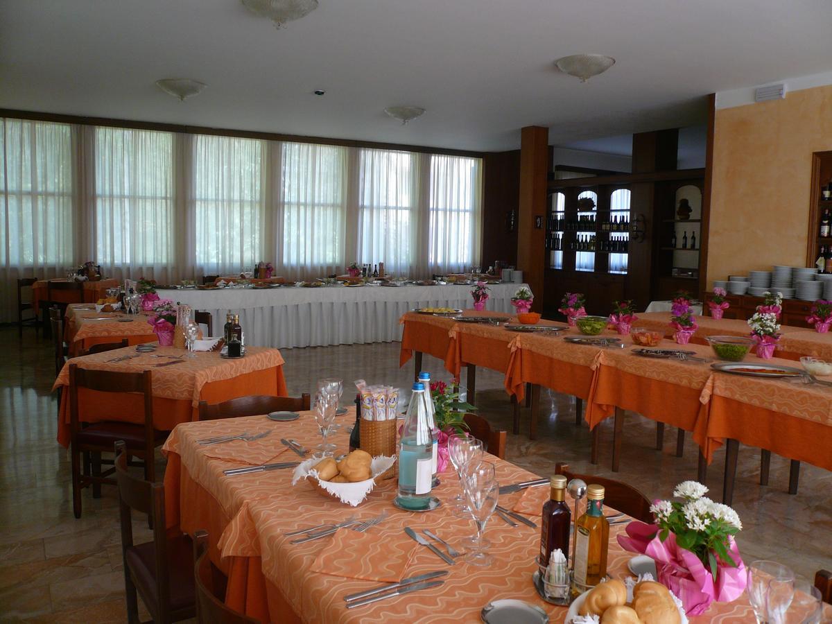 Tabiano Terme Albergo Ariston מראה חיצוני תמונה