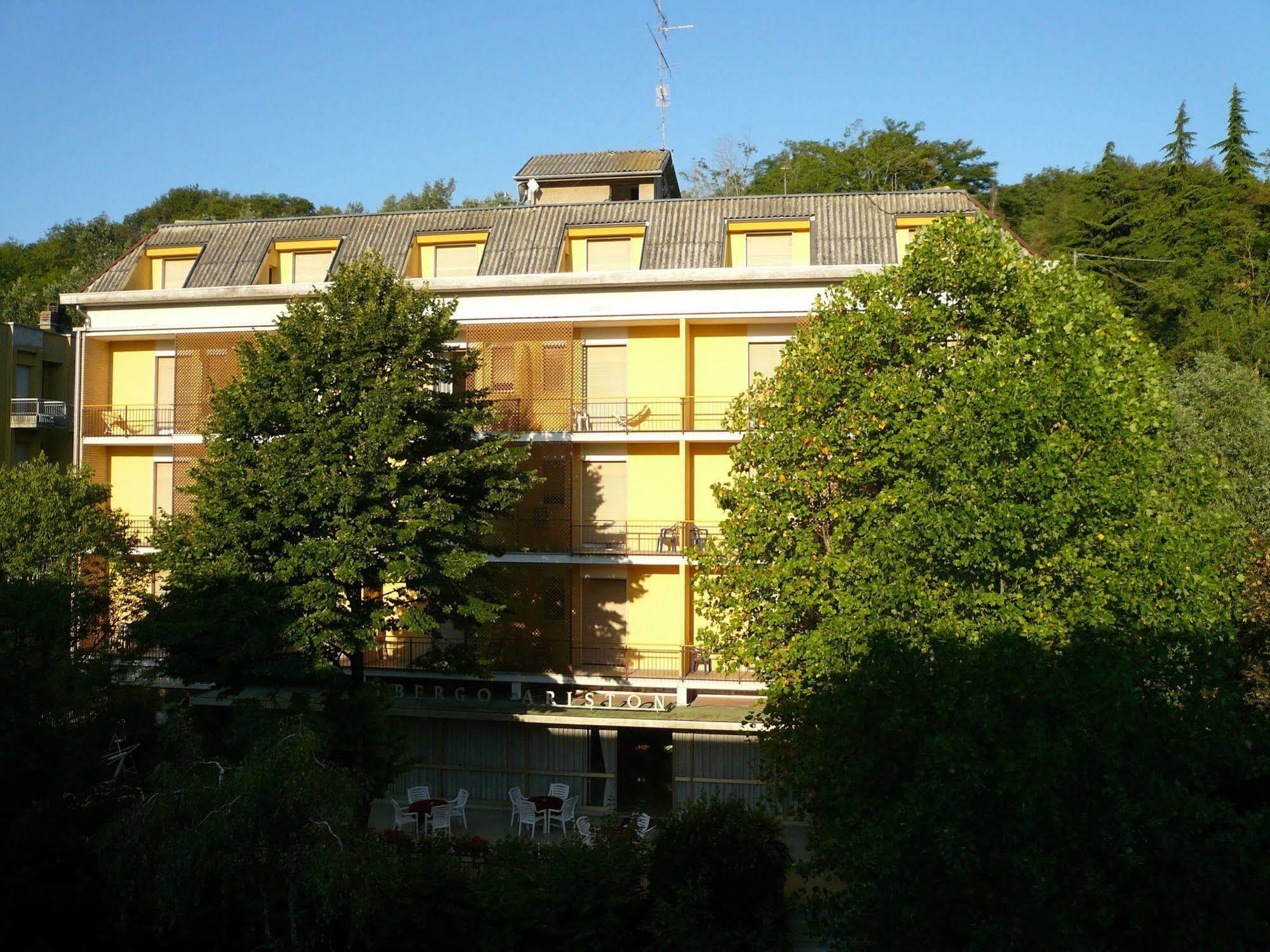 Tabiano Terme Albergo Ariston מראה חיצוני תמונה