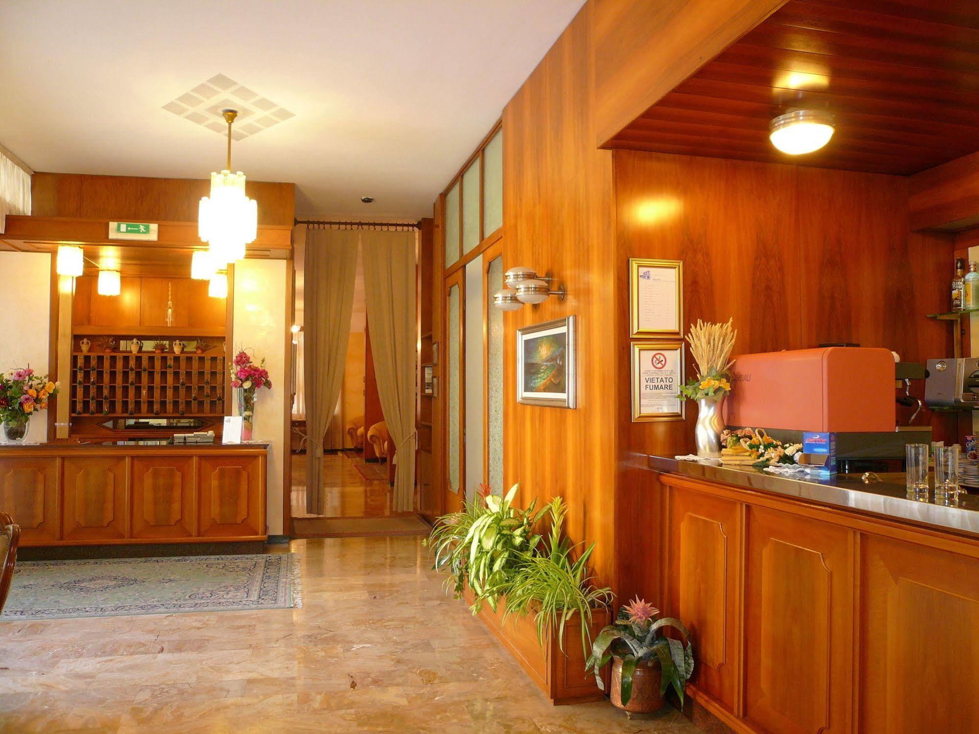 Tabiano Terme Albergo Ariston מראה חיצוני תמונה