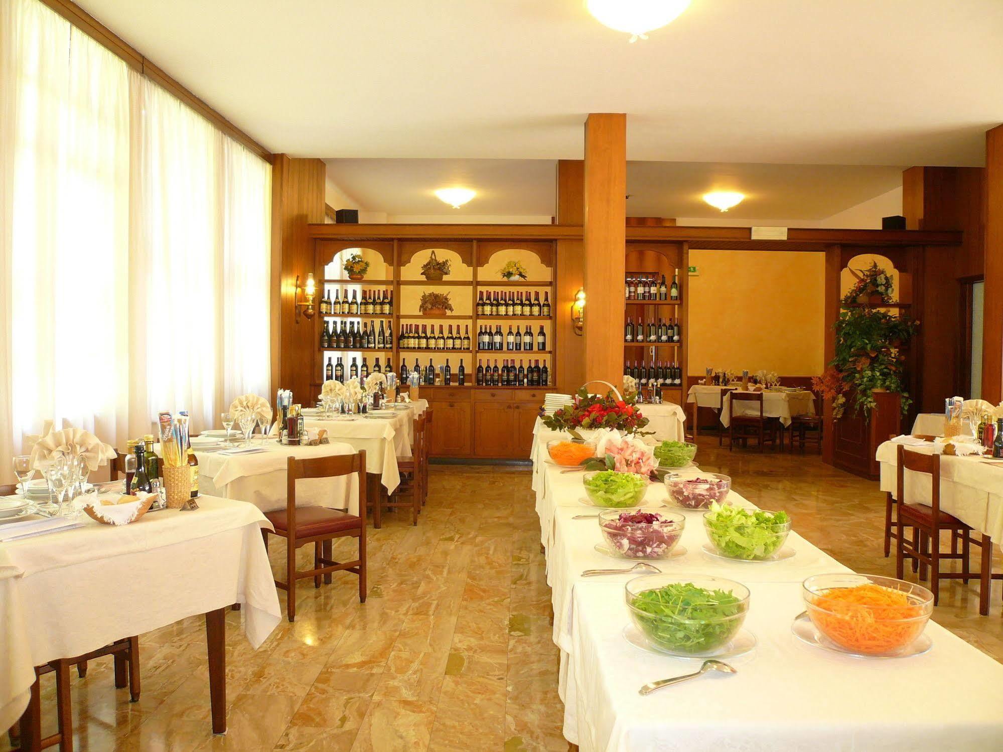 Tabiano Terme Albergo Ariston מראה חיצוני תמונה