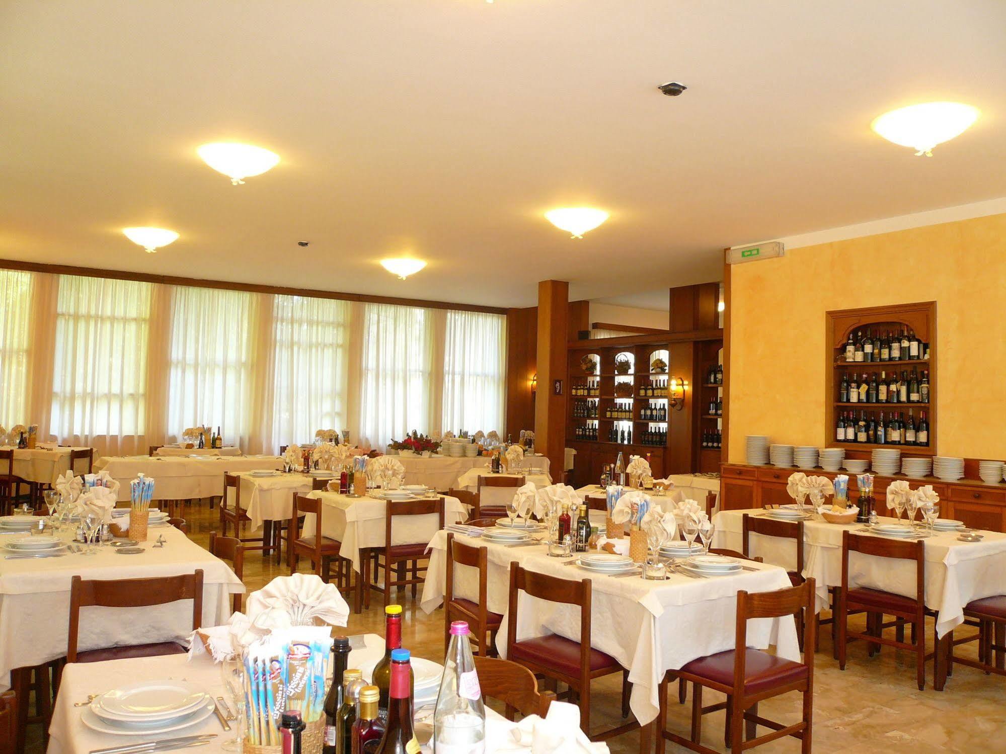 Tabiano Terme Albergo Ariston מראה חיצוני תמונה