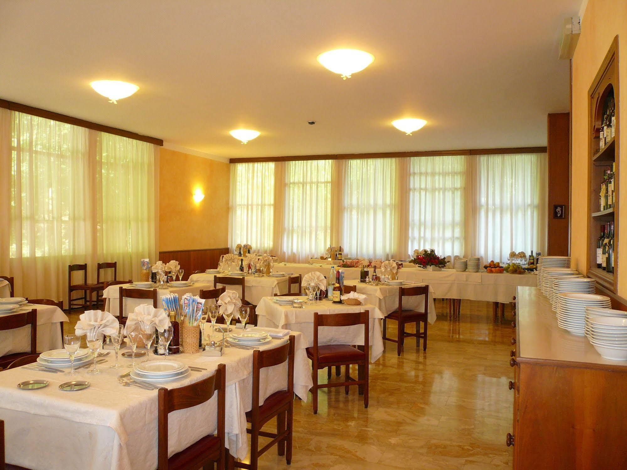 Tabiano Terme Albergo Ariston מראה חיצוני תמונה